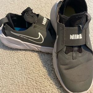 Youth Nike Grey and White Shoes size 13.5C